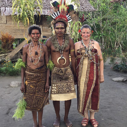 picture of senior Omie artists Lila Warrimo and Didimu Bojugo with curator Joan Winter 