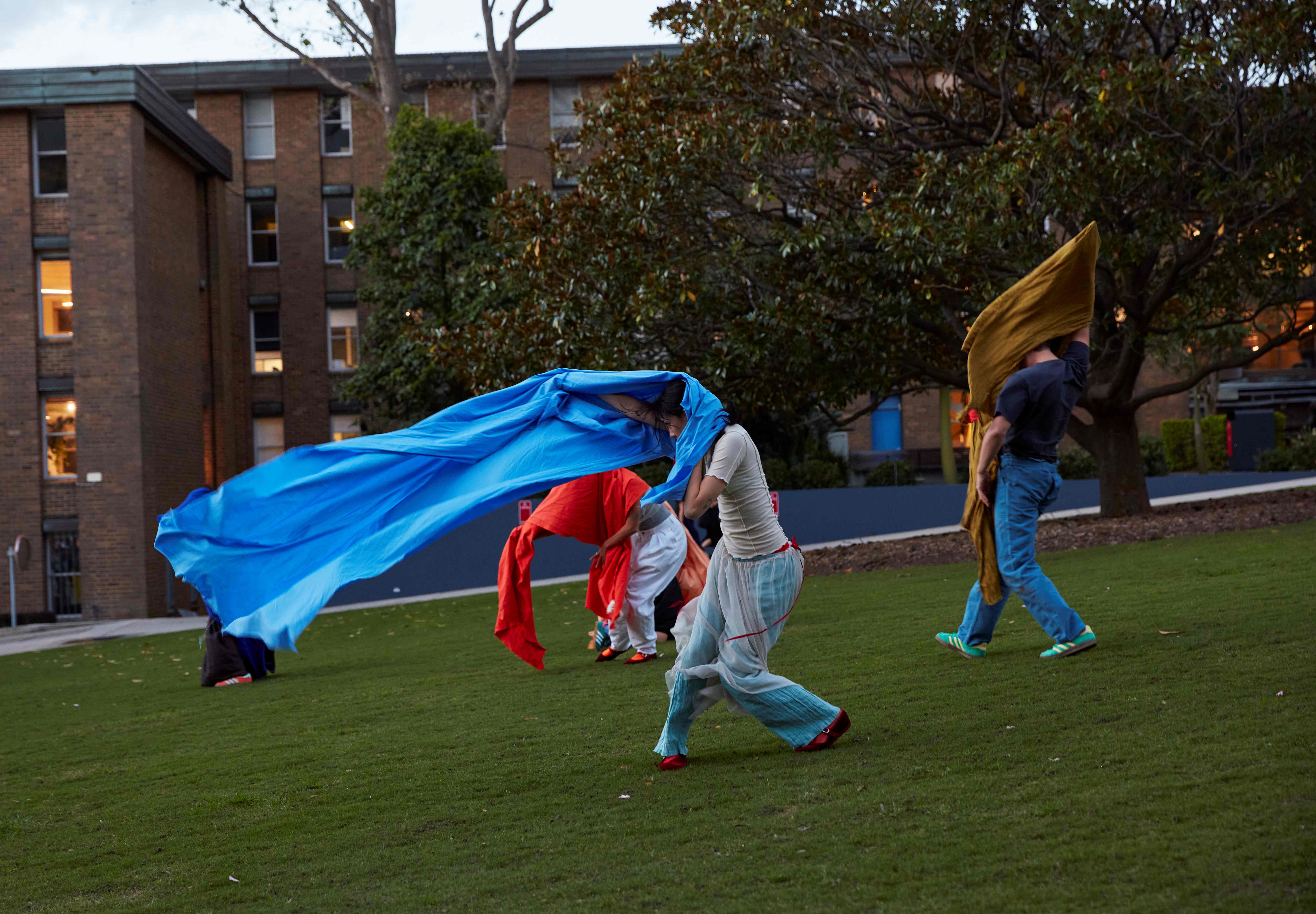 Lauren Brincat When do I breathe? 2024, collaborative community action–performance, Randwick NSW. Courtesy the artist. Photography by Zan Wimberley.