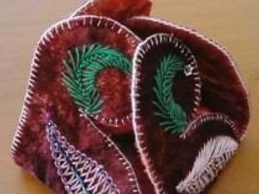 leaf motive on embroidered folding container